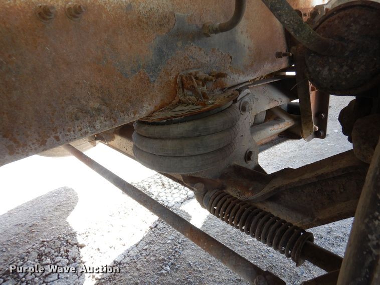 image for item KU9965 2002 Volvo VHD  ready mix truck