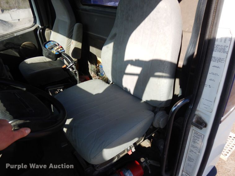 image for item KU9965 2002 Volvo VHD  ready mix truck