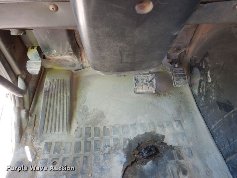 image for item KU9965 2002 Volvo VHD  ready mix truck