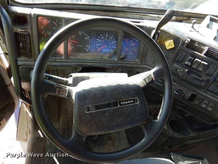 image for item KU9965 2002 Volvo VHD  ready mix truck