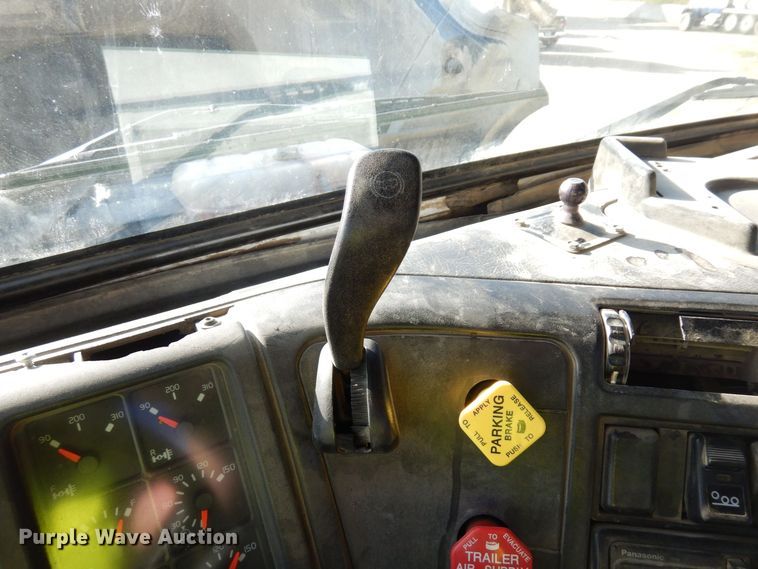 image for item KU9965 2002 Volvo VHD  ready mix truck