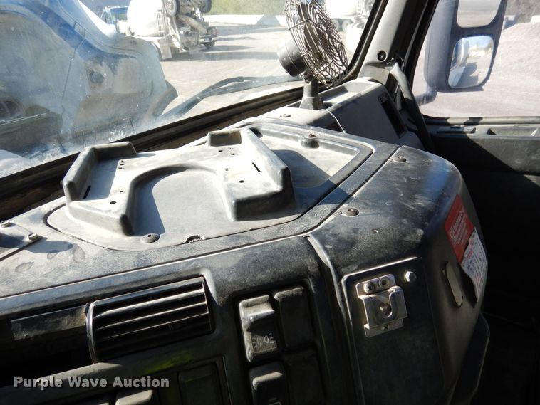 image for item KU9965 2002 Volvo VHD  ready mix truck