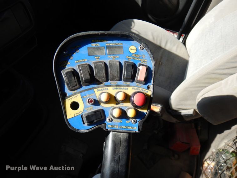 image for item KU9965 2002 Volvo VHD  ready mix truck