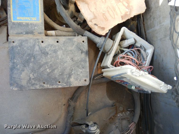 image for item KU9965 2002 Volvo VHD  ready mix truck