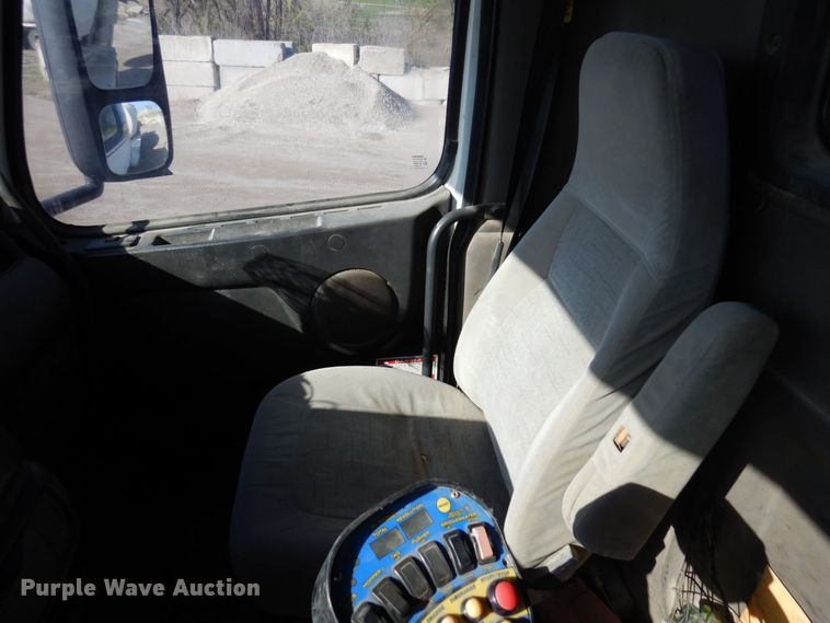 image for item KU9965 2002 Volvo VHD  ready mix truck