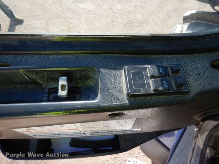 image for item KU9965 2002 Volvo VHD  ready mix truck