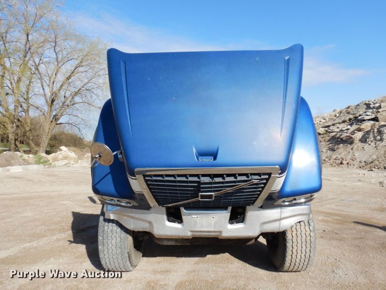 image for item KU9965 2002 Volvo VHD  ready mix truck