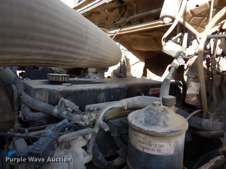 image for item KU9965 2002 Volvo VHD  ready mix truck