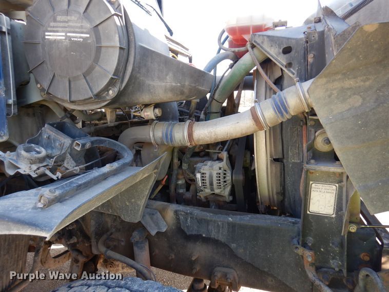 image for item KU9965 2002 Volvo VHD  ready mix truck