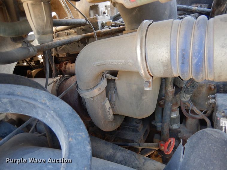 image for item KU9965 2002 Volvo VHD  ready mix truck