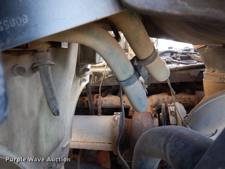 image for item KU9965 2002 Volvo VHD  ready mix truck