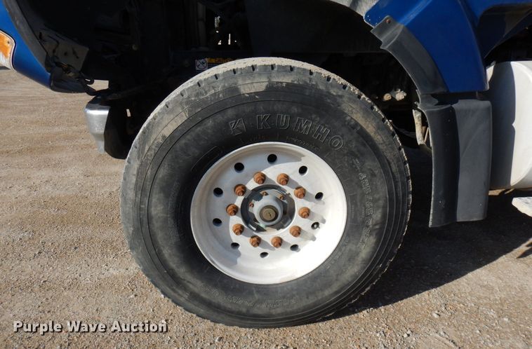 image for item KU9965 2002 Volvo VHD  ready mix truck