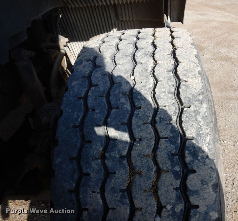 image for item KU9965 2002 Volvo VHD  ready mix truck