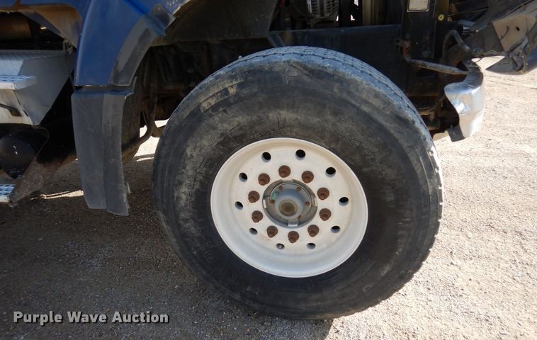 image for item KU9965 2002 Volvo VHD  ready mix truck