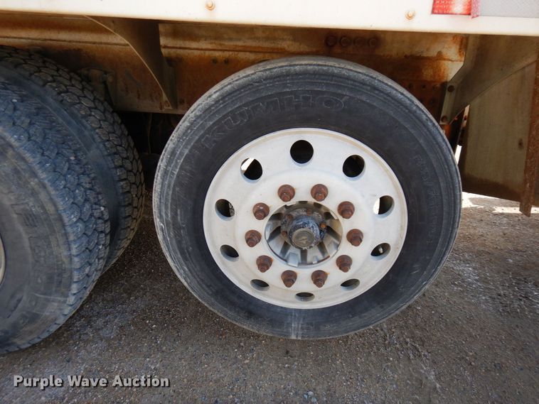 image for item KU9965 2002 Volvo VHD  ready mix truck