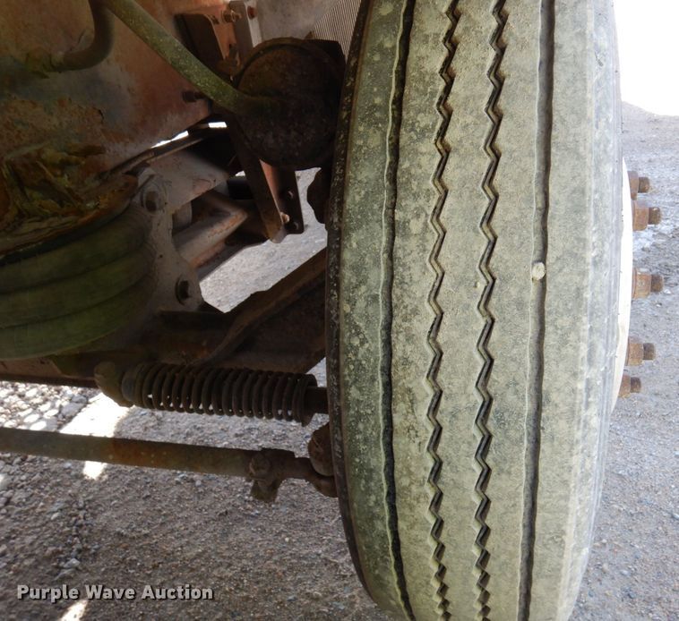 image for item KU9965 2002 Volvo VHD  ready mix truck