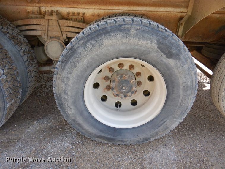 image for item KU9965 2002 Volvo VHD  ready mix truck