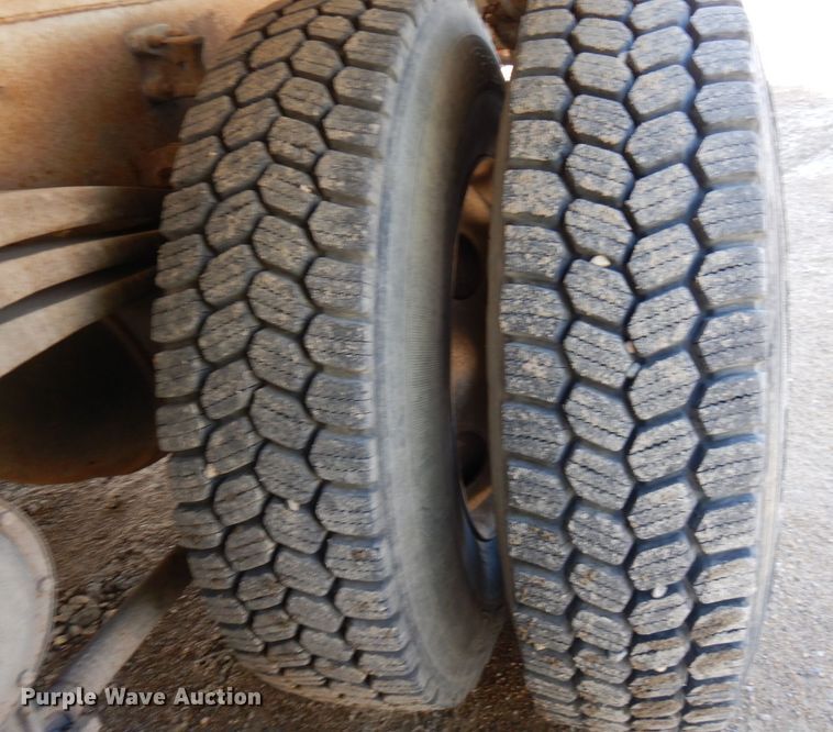 image for item KU9965 2002 Volvo VHD  ready mix truck