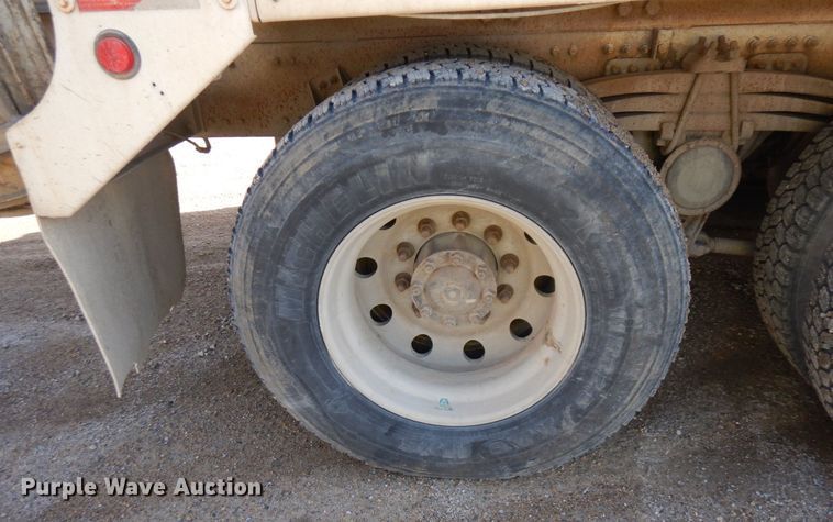 image for item KU9965 2002 Volvo VHD  ready mix truck