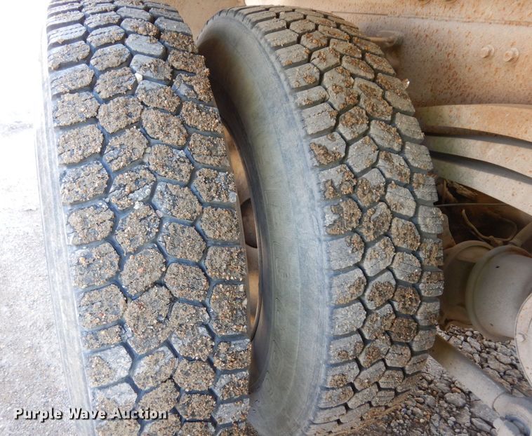 image for item KU9965 2002 Volvo VHD  ready mix truck