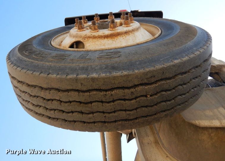 image for item KU9965 2002 Volvo VHD  ready mix truck