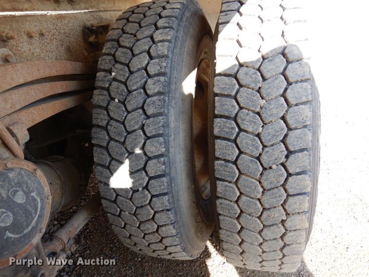 image for item KU9965 2002 Volvo VHD  ready mix truck