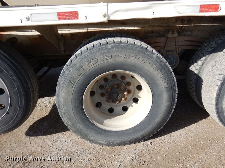 image for item KU9965 2002 Volvo VHD  ready mix truck