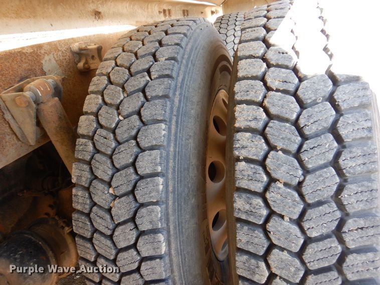 image for item KU9965 2002 Volvo VHD  ready mix truck