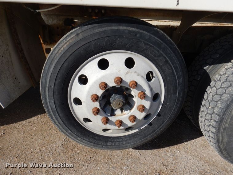 image for item KU9965 2002 Volvo VHD  ready mix truck