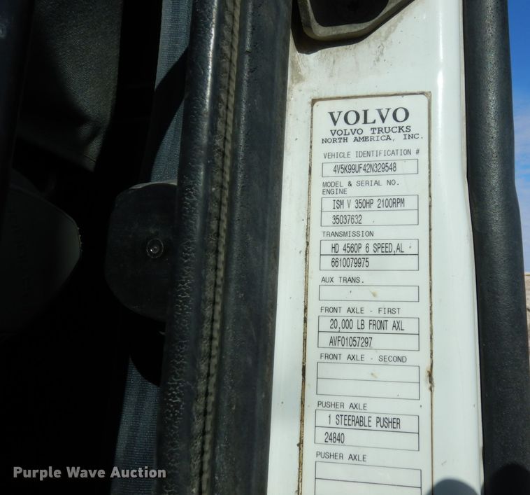 image for item KU9965 2002 Volvo VHD  ready mix truck