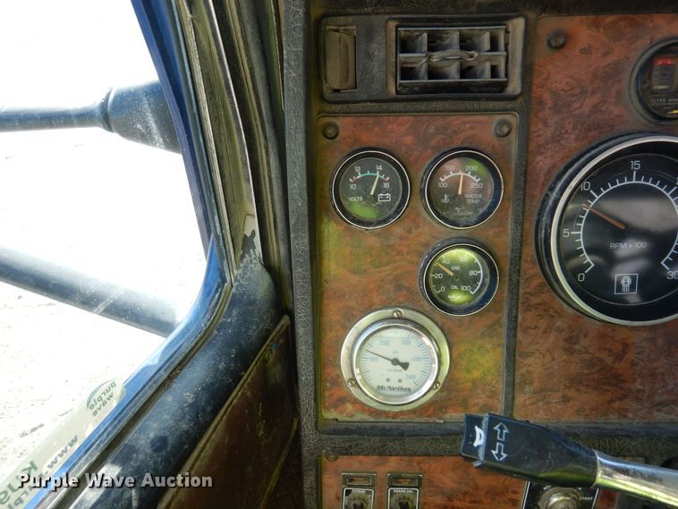 image for item KU9966 2002 Kenworth W900  ready mix truck