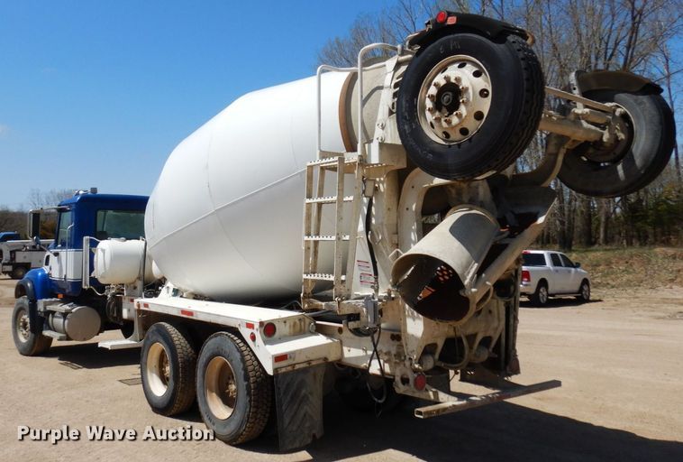 image for item KU9967 2005 Mack CV513  ready mix truck