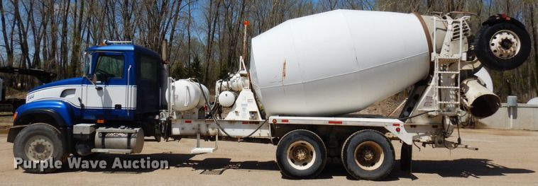 image for item KU9967 2005 Mack CV513  ready mix truck