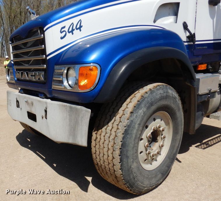 image for item KU9967 2005 Mack CV513  ready mix truck