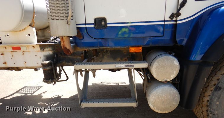 image for item KU9967 2005 Mack CV513  ready mix truck