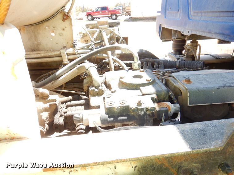 image for item KU9967 2005 Mack CV513  ready mix truck