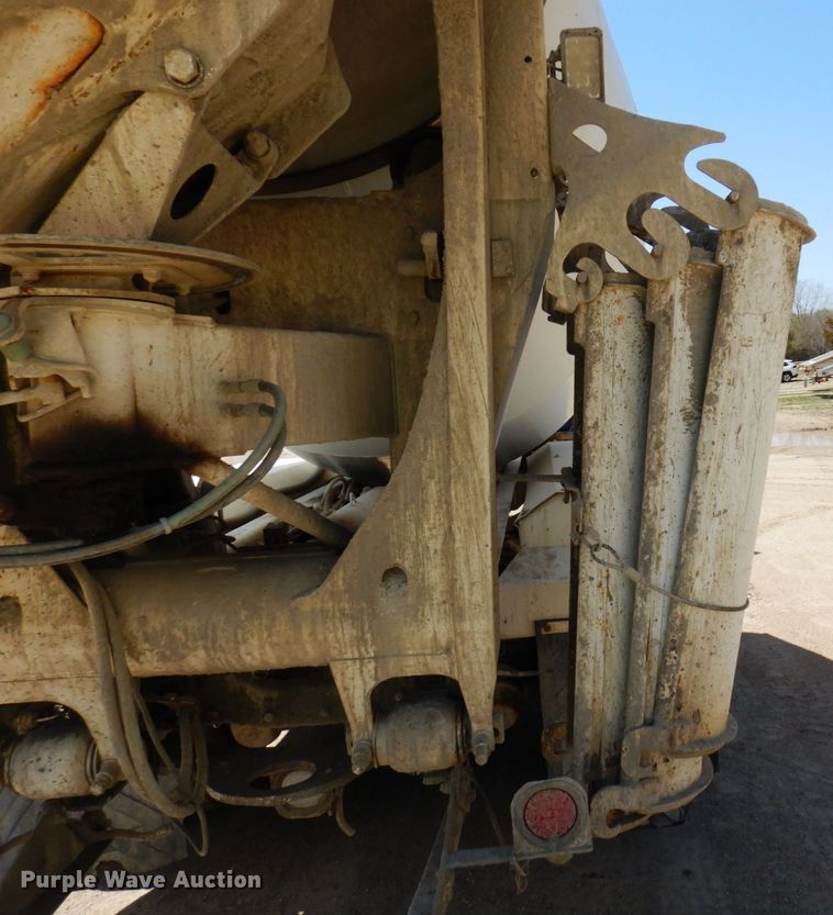 image for item KU9967 2005 Mack CV513  ready mix truck