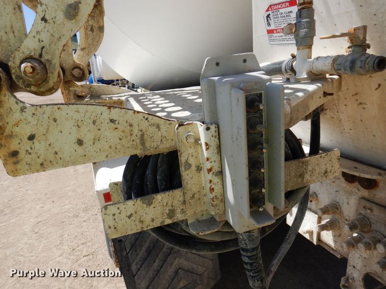 image for item KU9967 2005 Mack CV513  ready mix truck