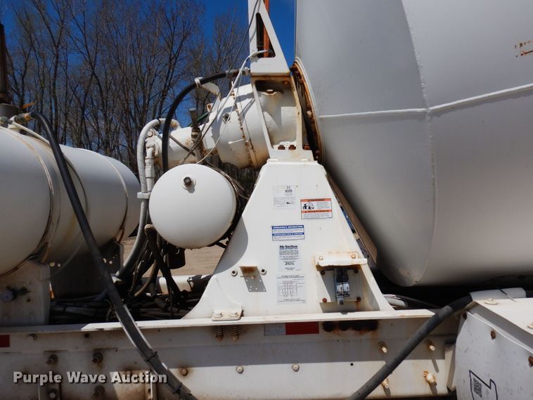 image for item KU9967 2005 Mack CV513  ready mix truck