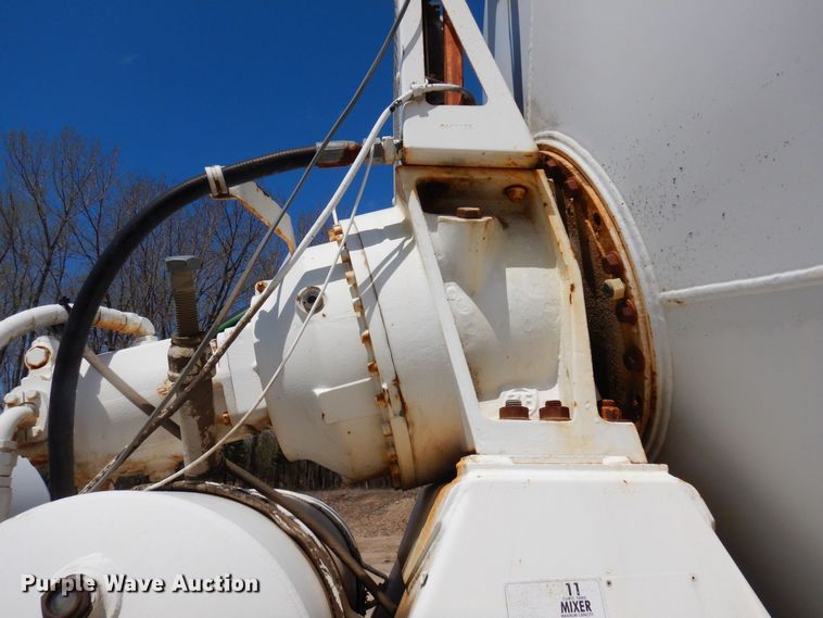 image for item KU9967 2005 Mack CV513  ready mix truck