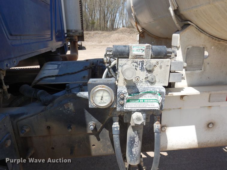 image for item KU9967 2005 Mack CV513  ready mix truck