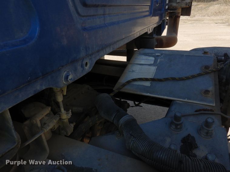 image for item KU9967 2005 Mack CV513  ready mix truck