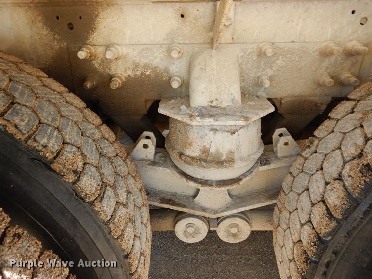 image for item KU9967 2005 Mack CV513  ready mix truck