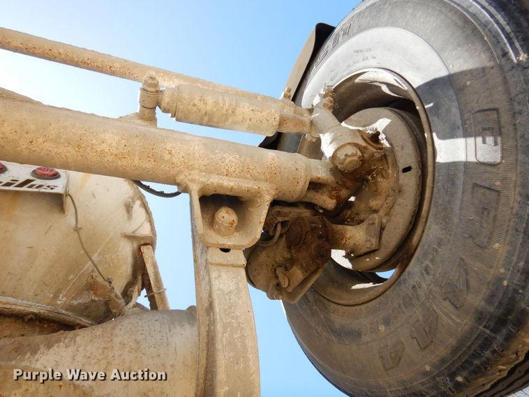 image for item KU9967 2005 Mack CV513  ready mix truck