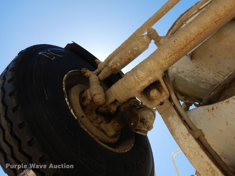 image for item KU9967 2005 Mack CV513  ready mix truck