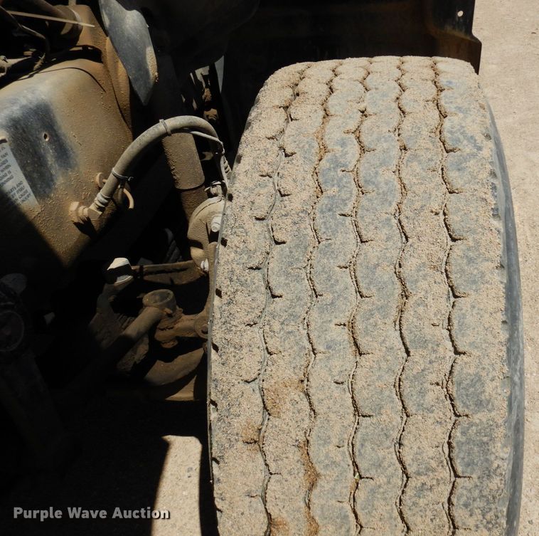 image for item KU9967 2005 Mack CV513  ready mix truck