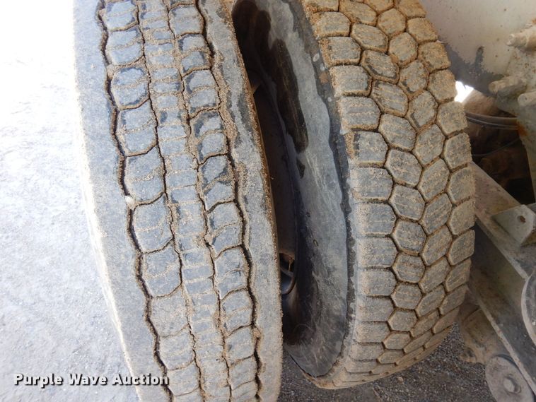 image for item KU9967 2005 Mack CV513  ready mix truck