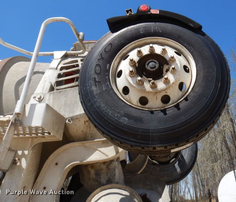 image for item KU9967 2005 Mack CV513  ready mix truck