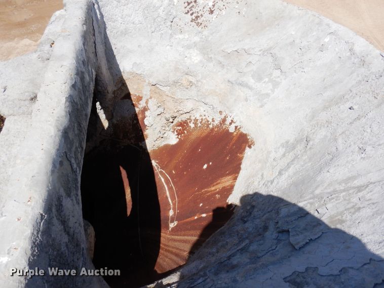 image for item KU9969 2004 Sterling LT9500  ready mix truck