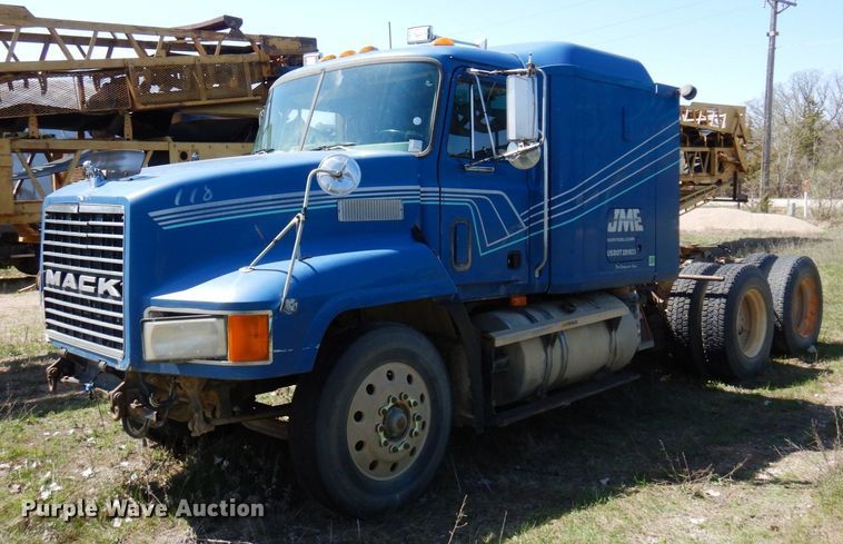 image for item KU9970 1997 Mack CH613  semi truck